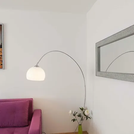 Laura Apartment *